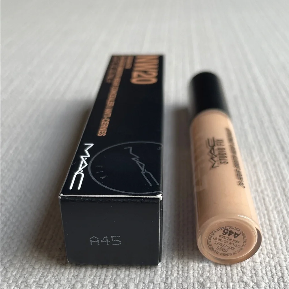 MAC Cosmetics Studio Fix 24-Hour Smooth Wear Concealer, 0.24oz - shade NW20